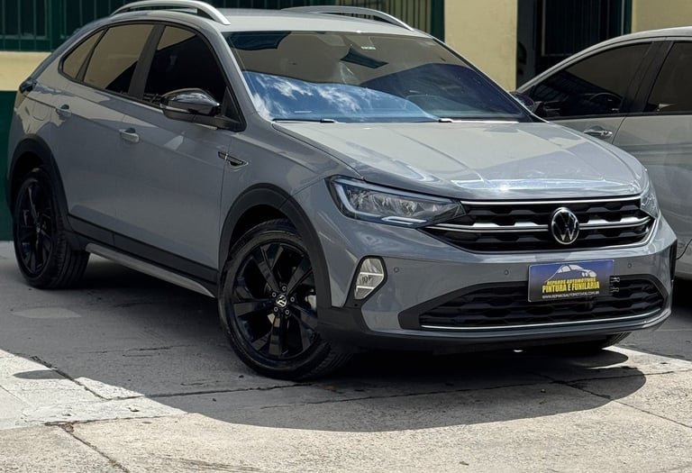 Volkswagen Nivus cinza com a pintura polida e brilho recuperado